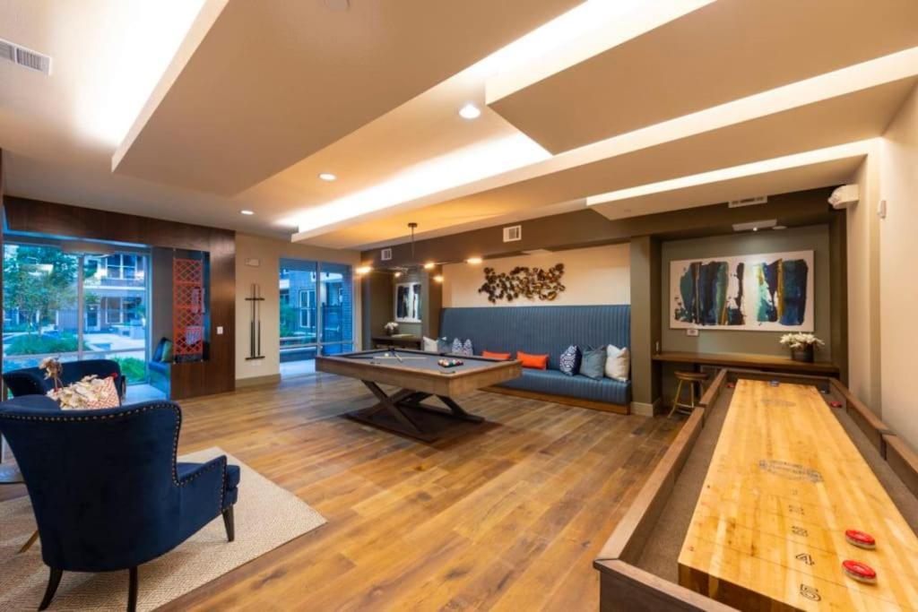 Sodo City Gem: Rooftop Skyline Pool Parking Wi-Fi Houston Bagian luar foto