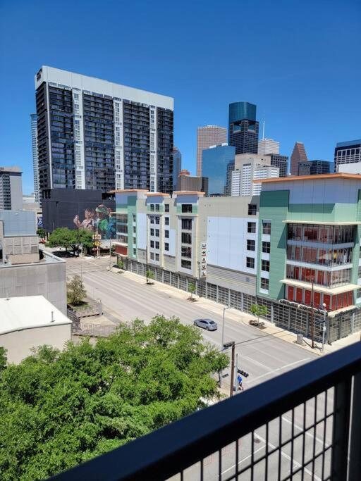 Sodo City Gem: Rooftop Skyline Pool Parking Wi-Fi Houston Bagian luar foto